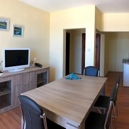 Ξενοδοχείο Family Littoral 2*