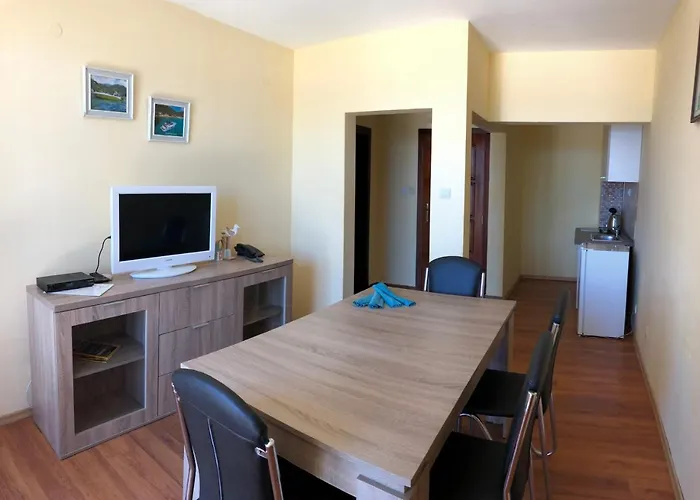 Ξενοδοχείο Family Littoral 2*